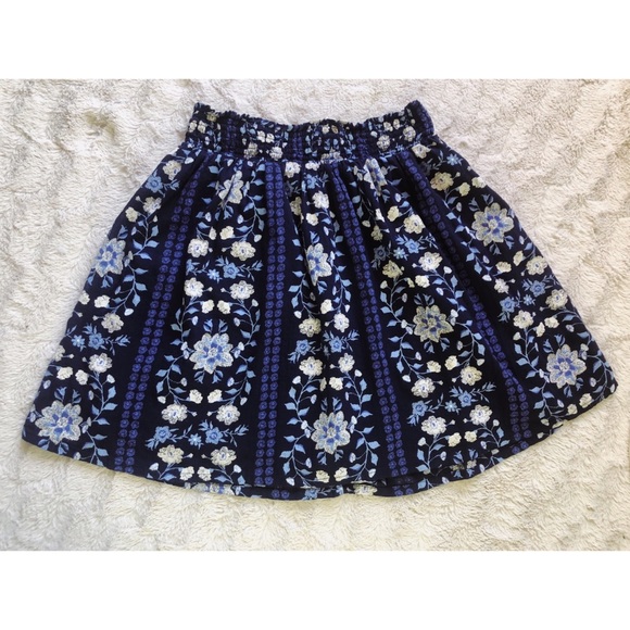 Blue and White Floral Pattern Old Navy Skirt Small - Picture 2 of 5